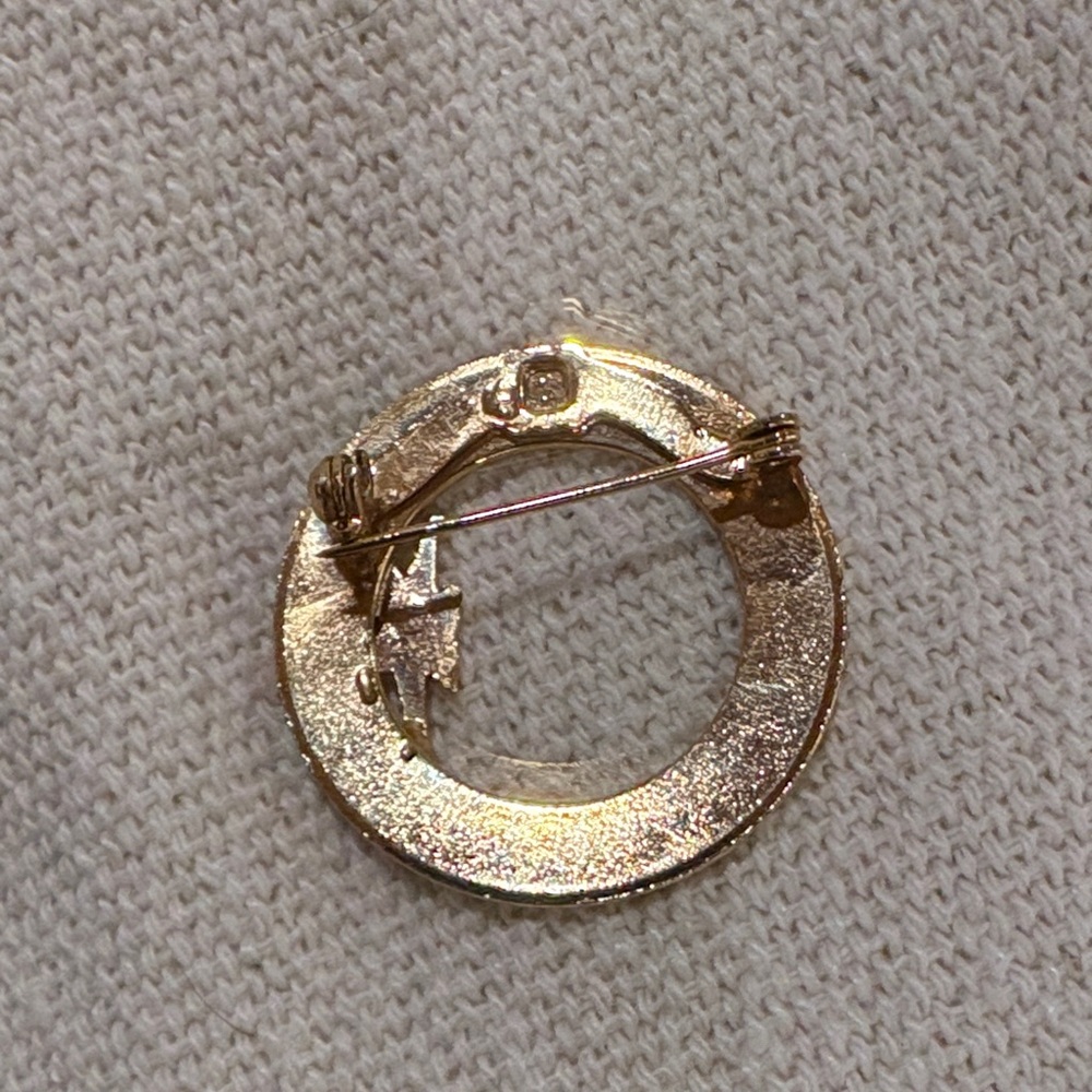 Vintage Band Majorette Lapel or Scarf Pin Textured Round Gold Medallion Brooch - Picture 7 of 11